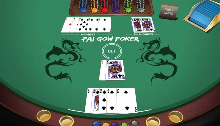 How do pai gow poker rounds progress?